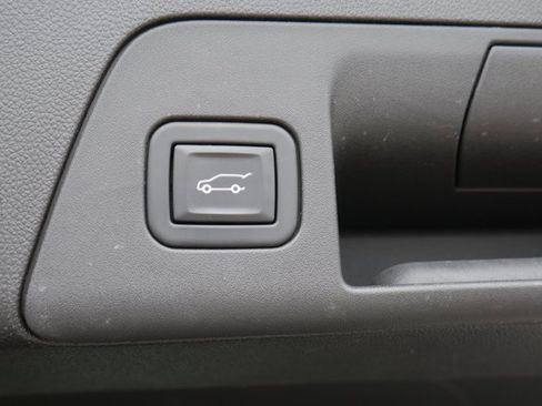 Used 2023 Buick Envision Essence image 10