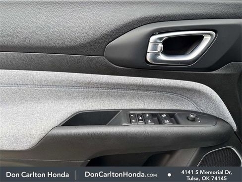 Used 2024 Jeep Compass Latitude image 10