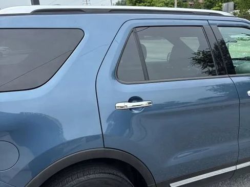 Used 2018 Ford Explorer Limited w/ Equipment Group 301A AWD/4WD image 9
