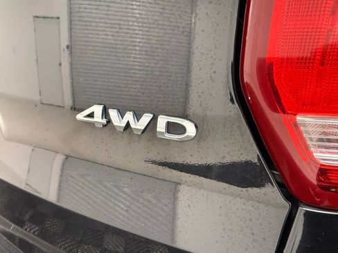 Used 2018 Ford Explorer XLT w/ Equipment Group 202A AWD/4WD image 9