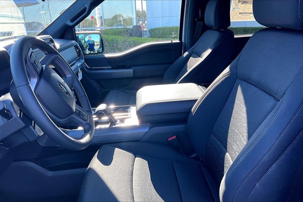 New 2026 Ford F150 XLT w/ XLT Black Appearance Package AWD/4WD image 8
