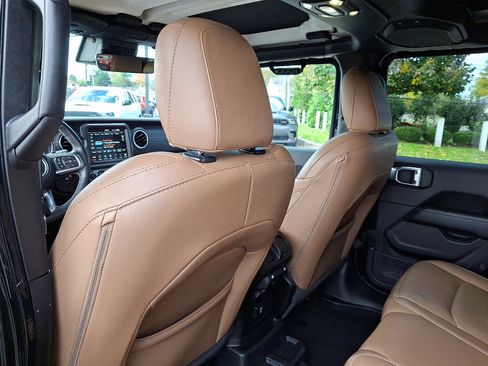 Used 2021 Jeep Wrangler Unlimited Sahara AWD/4WD image 21