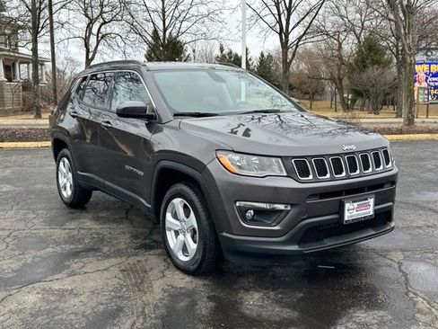Used 2021 Jeep Compass Latitude image 2