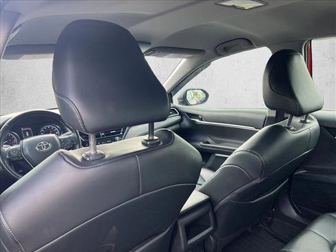 Used 2022 Toyota Camry SE image 17