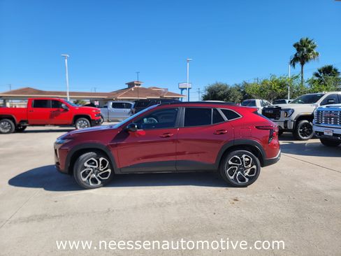 Used 2024 Chevrolet Trax RS w/ Sunroof Package image 4