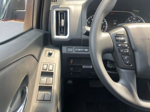 Certified 2025 Nissan Frontier SV RWD image 12
