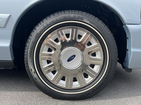 Used 2004 Ford Crown Victoria image 88