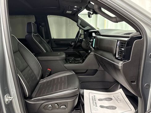 Used 2025 GMC Sierra 2500 AT4X image 9