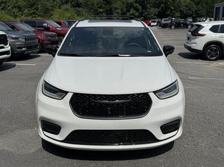 Used 2025 Chrysler Pacifica Limited FWD video 2