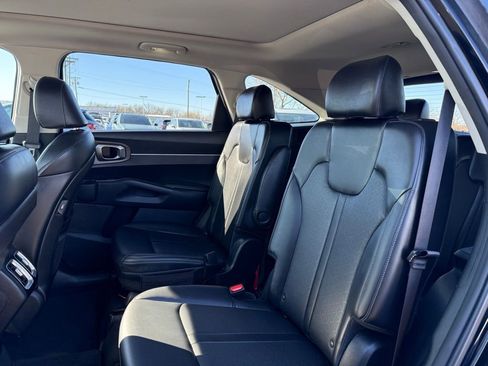 Certified 2023 Kia Sorento EX w/ Panoramic Sunroof Package image 13