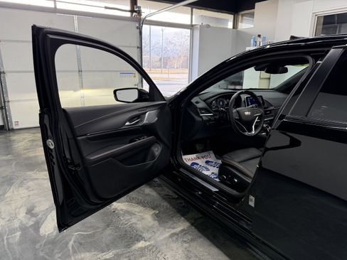 Used 2024 Cadillac CT4 V image 9