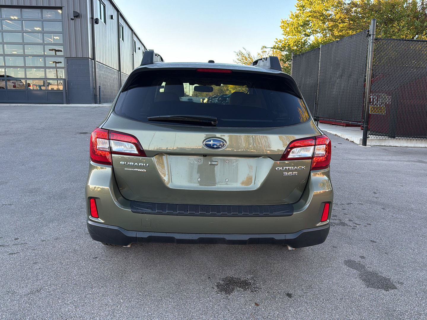 Used 2015 Subaru Outback 3.6R Limited AWD/4WD image 4