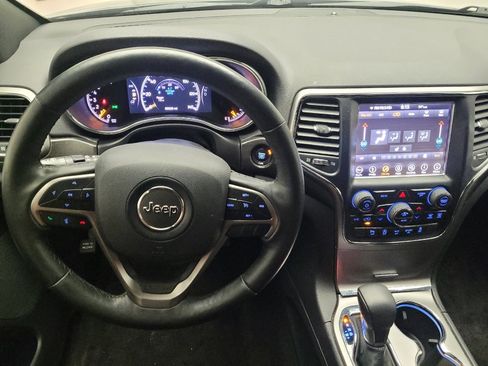 Used 2018 Jeep Grand Cherokee Altitude AWD/4WD image 22