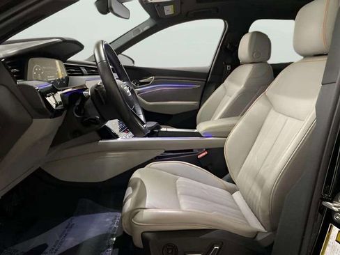 Used 2024 Audi Q8 e-tron Prestige w/ Prestige Package image 15