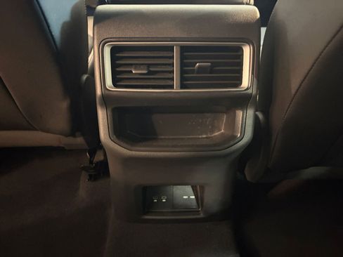 Used 2025 Volkswagen Atlas Cross Sport SE image 25