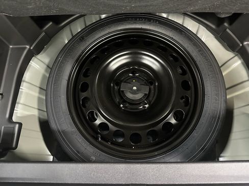 Certified 2024 Chevrolet Equinox LT w/ LPO, Floor Liner Package image 36