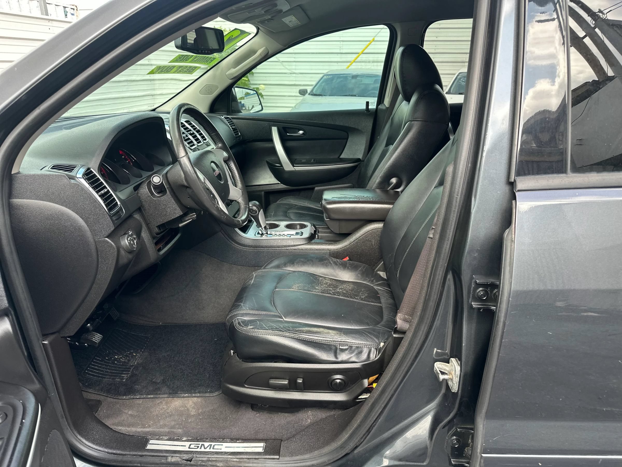 Used 2012 GMC Acadia SLE w/ LPO, 'HIT The Road' Package FWD image 10