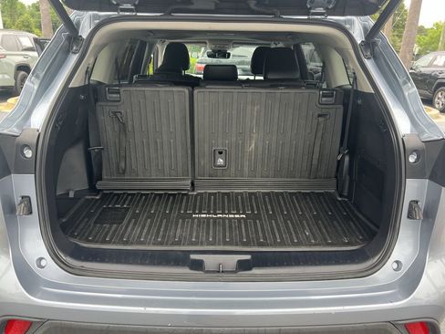 Used 2021 Toyota Highlander XLE FWD image 34