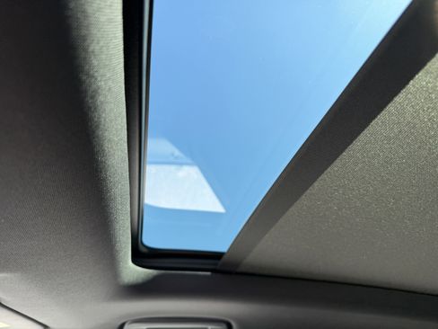 New 2026 Porsche Macan Electric image 25