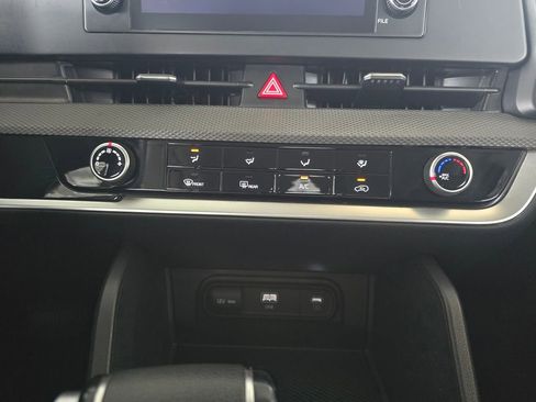 Used 2025 Kia Sportage LX FWD image 31