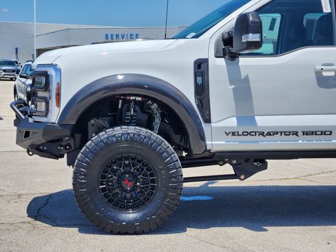 New 2026 Ford F250 Lariat w/ Black Appearance Package AWD/4WD image 9