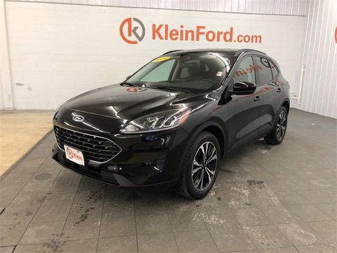 Used 2022 Ford Escape SE w/ SE Sport Appearance Package image 3