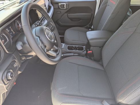 Used 2025 Jeep Wrangler Rubicon w/ Convenience Group image 14