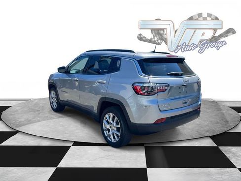 Certified 2022 Jeep Compass Latitude w/ Sun and Sound Group AWD/4WD image 4