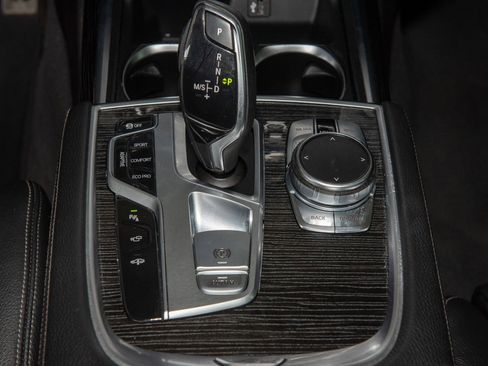 Used 2019 BMW 740i w/ M Sport Package image 18