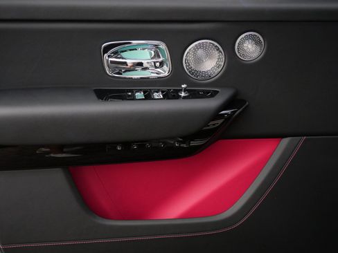 New 2025 Rolls-Royce Cullinan image 11