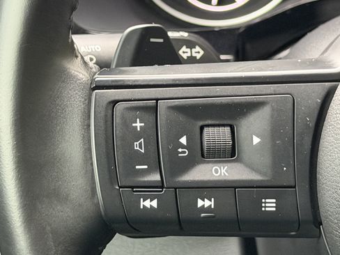 Used 2025 Nissan Pathfinder SV w/ SV Premium Package FWD image 31
