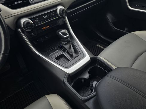 Used 2019 Toyota RAV4 XLE Premium w/ Carpet Mat Package FWD image 17