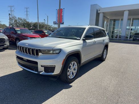 Used 2023 Jeep Grand Cherokee L Limited w/ Luxury Tech Group II image 2