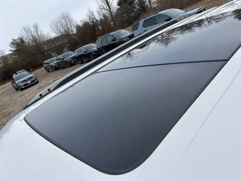 Used 2016 Ford Explorer XLT w/ Equipment Group 202A image 15