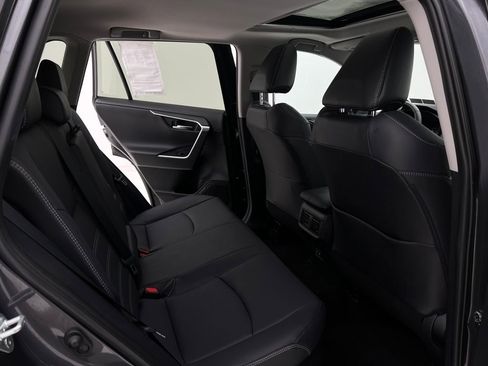 Used 2019 Toyota RAV4 Limited image 14