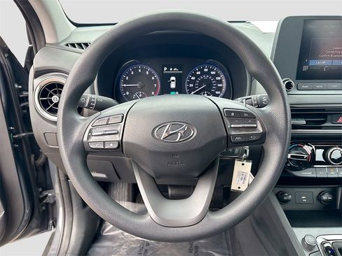 Used 2023 Hyundai Kona SE image 11