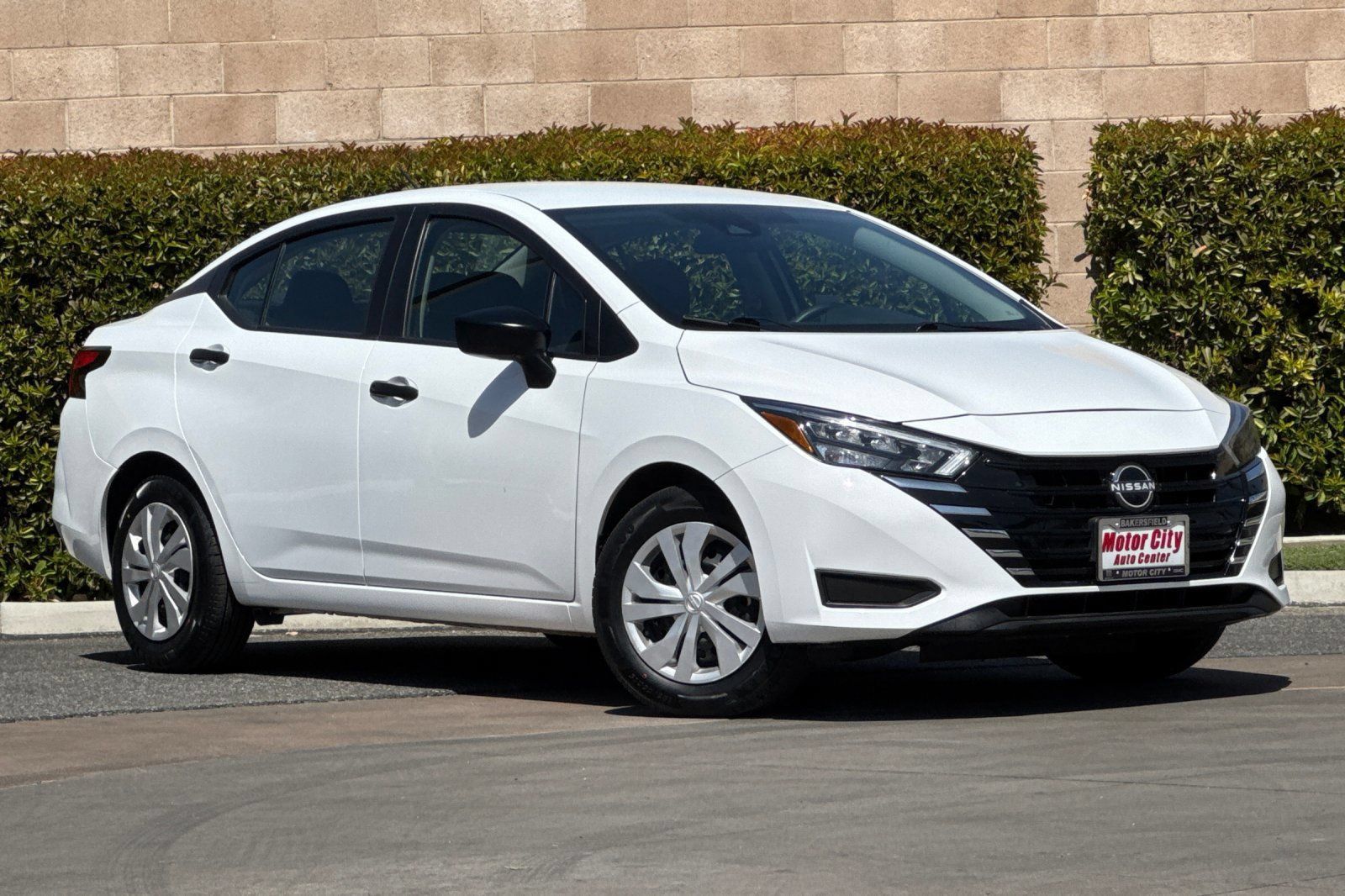 Used 2025 Nissan Versa S FWD image 2