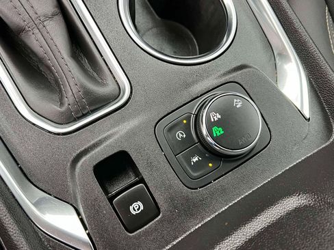 Used 2023 Chevrolet Traverse LT image 30