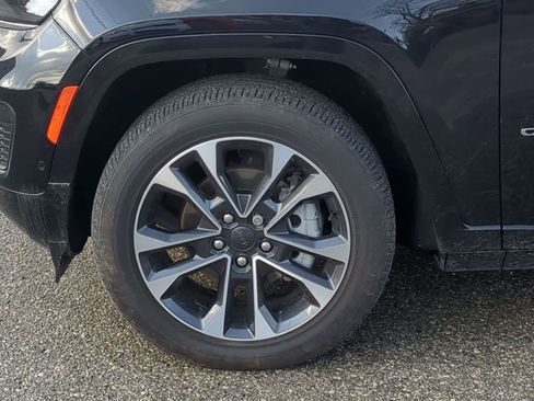 Certified 2023 Jeep Grand Cherokee Overland w/ Luxury Tech Group IV AWD/4WD image 14