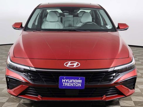 Certified 2025 Hyundai Elantra Limited image 13