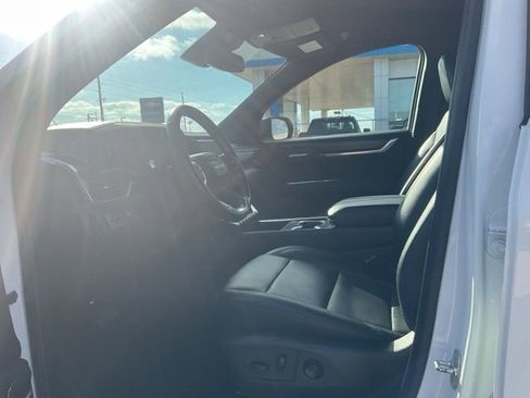 Used 2024 GMC Acadia Elevation image 2