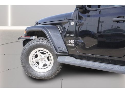 Used 2020 Jeep Wrangler Unlimited Sahara AWD/4WD image 31
