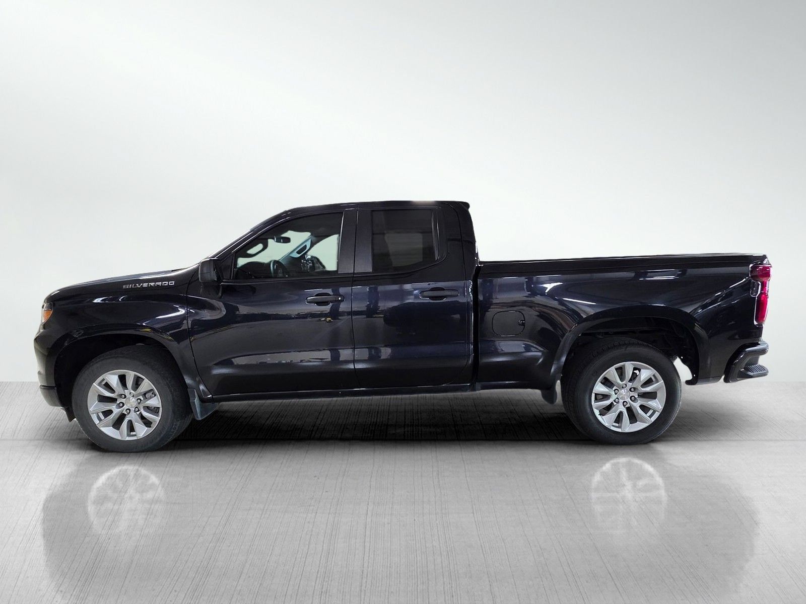 Used 2023 Chevrolet Silverado 1500 Custom RWD image 4