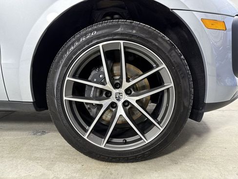 Certified 2025 Porsche Macan image 15