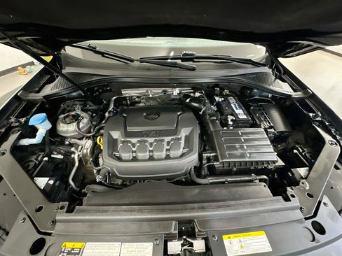 Used 2022 Volkswagen Tiguan SE AWD/4WD image 35