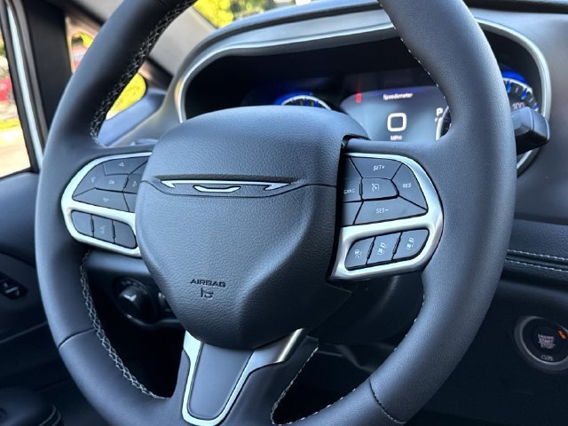 New 2027 Chrysler Pacifica Select AWD/4WD image 13