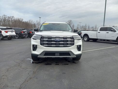 Used 2025 Ford Explorer Active w/ Active Comfort Package image 3