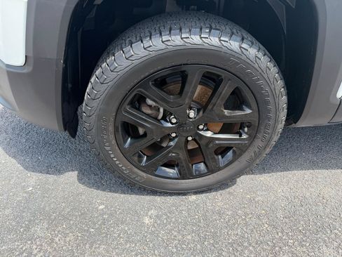 Used 2017 Jeep Renegade Altitude AWD/4WD image 9