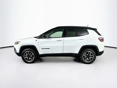 Used 2025 Jeep Compass Trailhawk AWD/4WD image 4