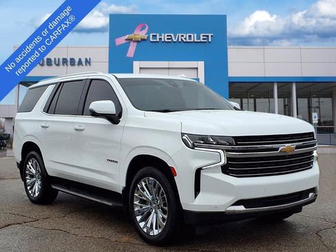 Used 2022 Chevrolet Tahoe LT w/ Luxury Package image 3